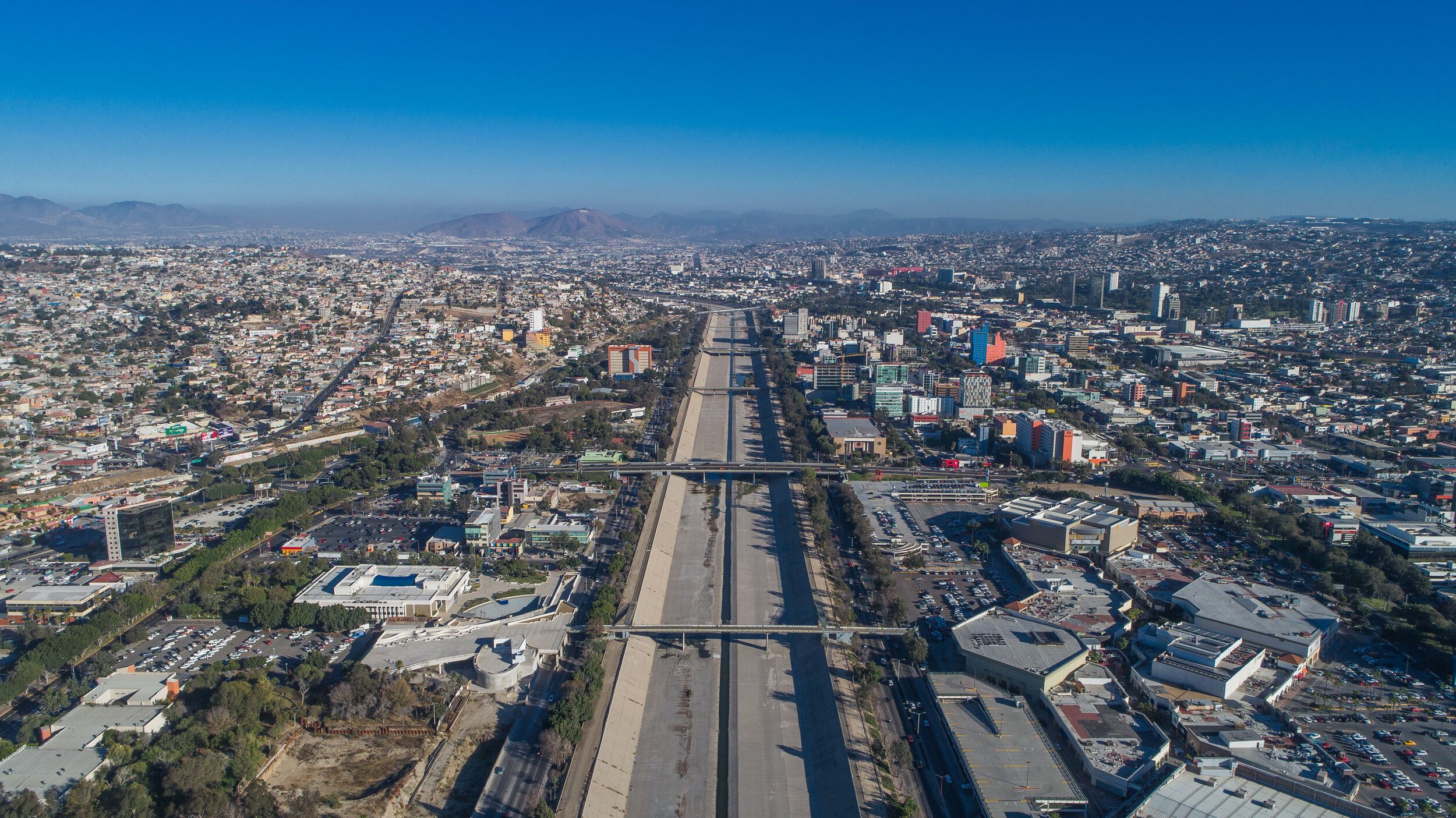 Instalación de celdas solares en Tijuana, México - Energía solar fotovoltaica